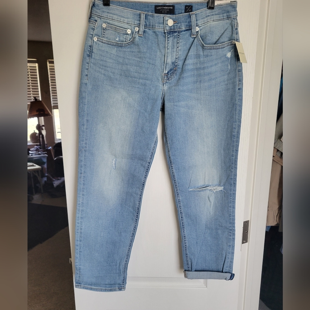 Lucky brand Sienna mid Rise boyfriend size 4/27. Factory distressed